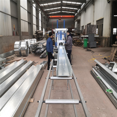 China 3mm fertigten galvanisierte Oberflächenbehandlung Stahlpurlins für industriellen Gebrauch besonders an fournisseur