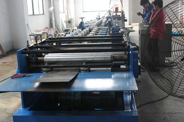 China C-Purlin walzen die Formung der Maschine mit dem Auto-Lochen/Ausschnitt kalt fournisseur