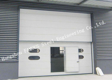 China Schnelle Isolierungs-industrielle Garagentoren fasten automatische Fensterladen-Türen für Hangar/Garage fournisseur
