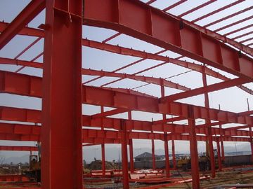 China Baustahl-Gebäude mit gewölbter Stahlblech-Platten-Schließung fournisseur