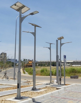China Galvanisierte Pole-Solarstraßenbeleuchtung im Freien Pole der Straßenlaterne-Q235 fournisseur