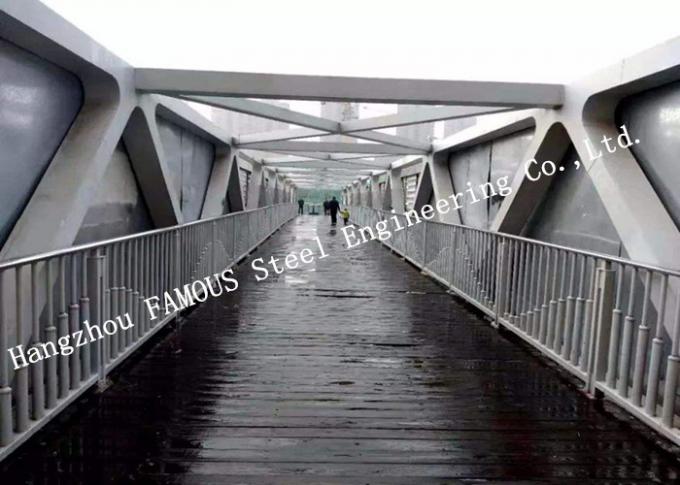 Einfache Installation fabrizierte Fußgängerstahlkonstruktion Skywalk-Brücke vor 0