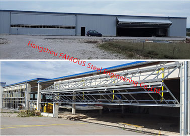 China Vertikale Bi-Falten-Hangar-Tür-Lösungs-Licht-einzelne Stahlplatten-hydraulisches Flugzeug-Tür-System fournisseur
