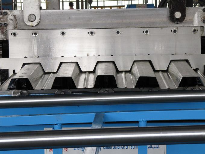Spalte gewellte Rolle, die Maschine für Stahlkonstruktion Decking bildet 4
