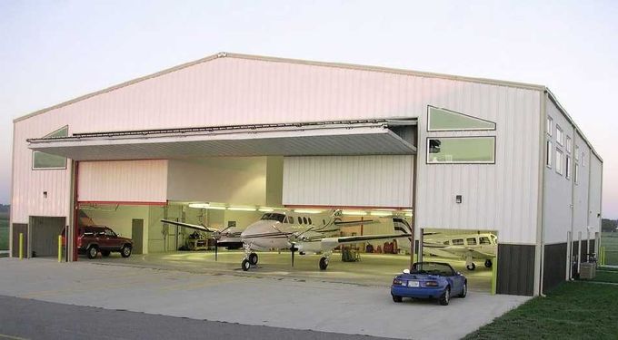 Kundengebundene vorfabrizierte Stahlflugzeug-Hangars mit Arbeitseinsparung 0